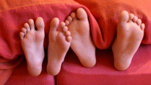 travel-barefeet low cost travel tips